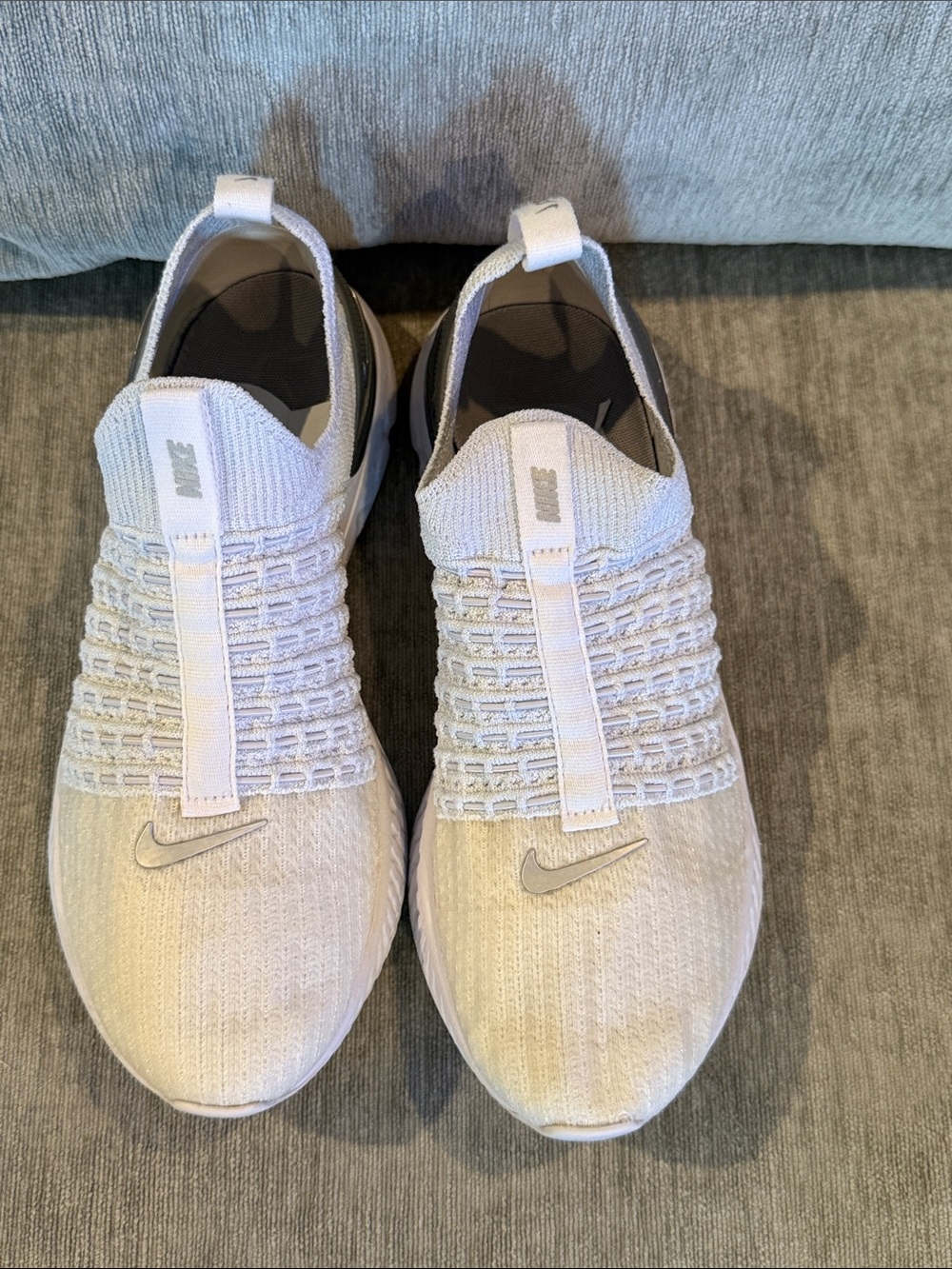 Nike slip-on Phantom athletic shoes. Size 8.5- fits like an 8. Tons o life left!